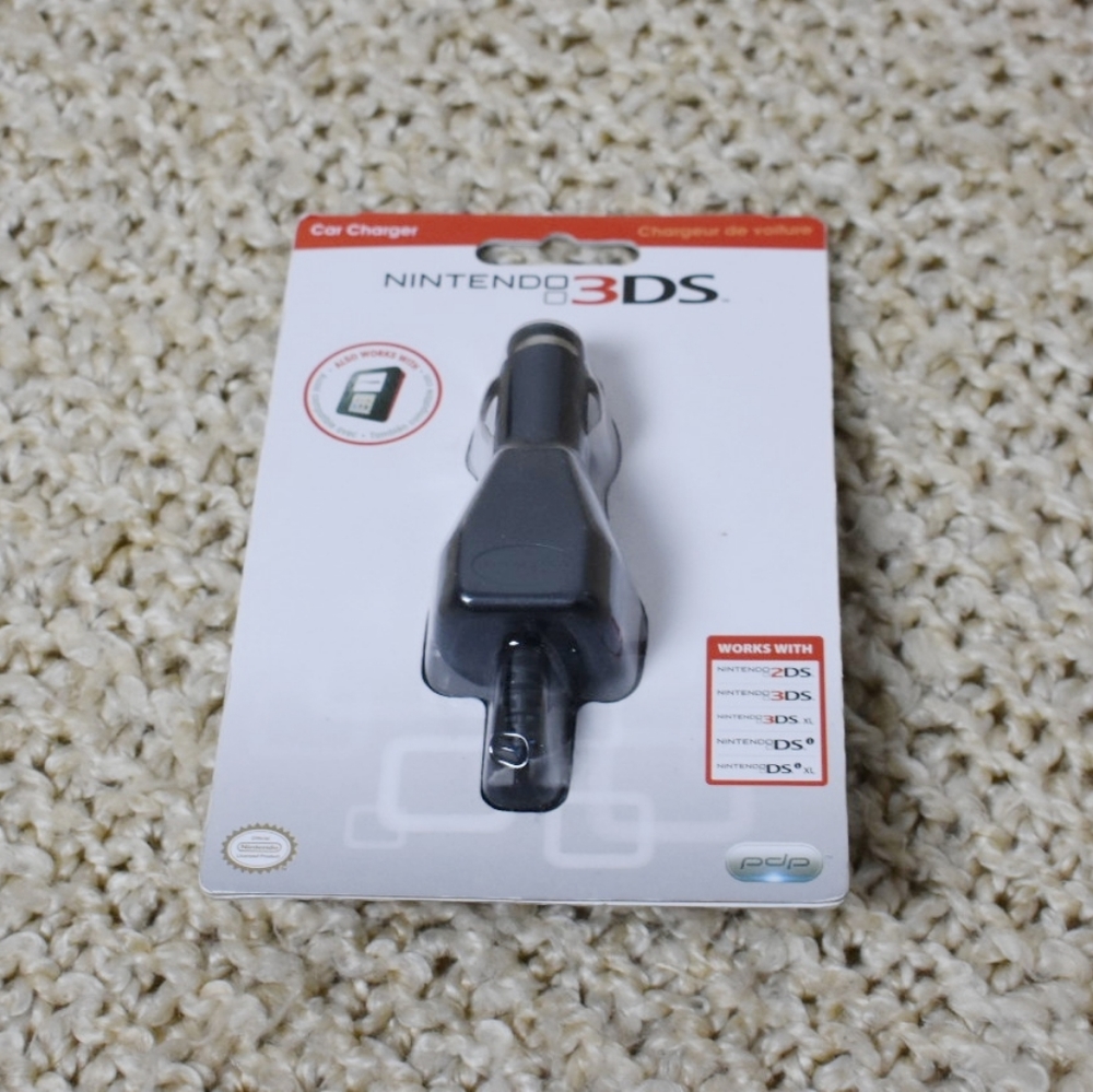 Nintendo 3ds car charger new in box